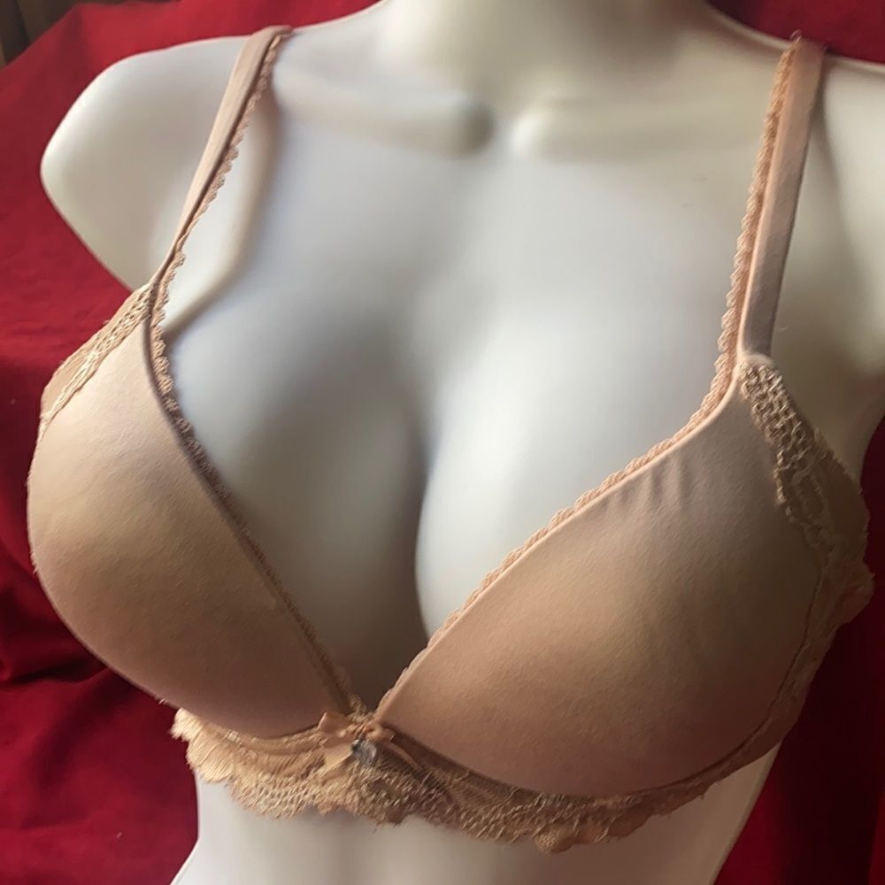 Victoria’s Secret No Wire Bra 34C Nude Rare!